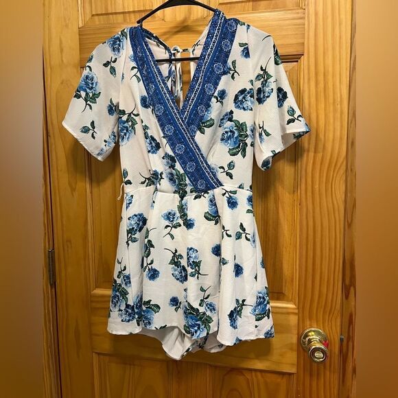 Gorgeous Altar’d State size S blue floral romper - Picture 1 of 9
